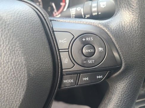 Used 2025 Toyota RAV4 XLE image 21