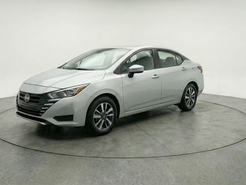 Used 2025 Nissan Versa SV image 3
