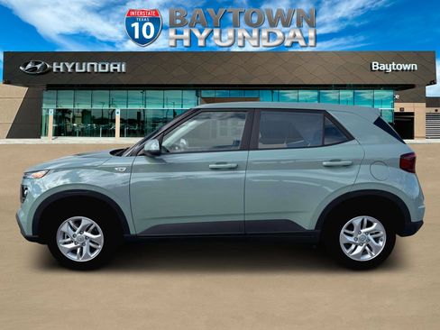 New 2026 Hyundai Venue SE image 3