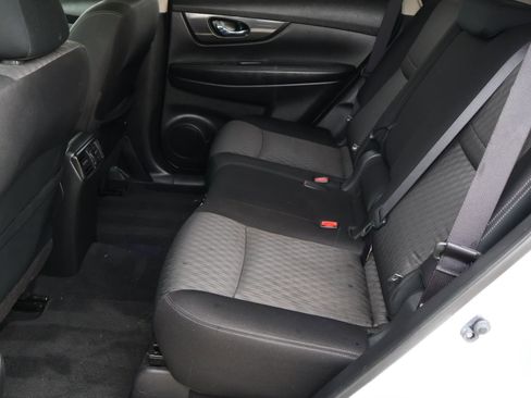 Used 2020 Nissan Rogue SV w/ Premium Package image 18