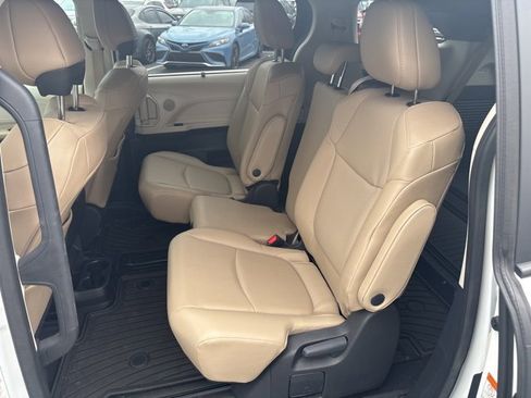 Used 2024 Toyota Sienna XLE image 12