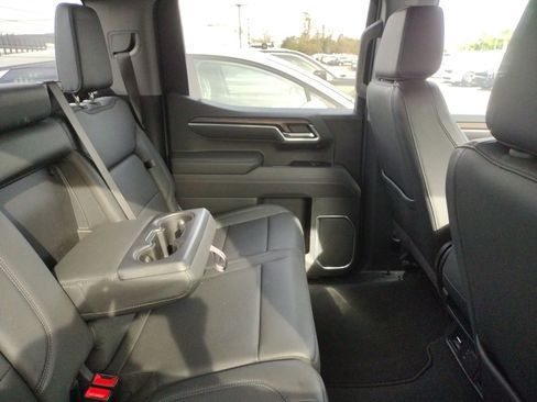 Used 2025 GMC Sierra 1500 SLT image 5