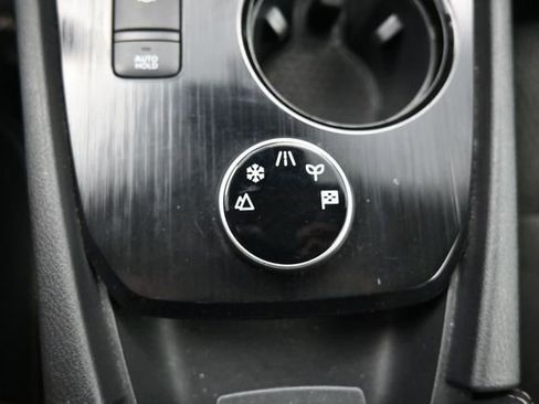 Used 2025 Nissan Rogue SV AWD/4WD image 32