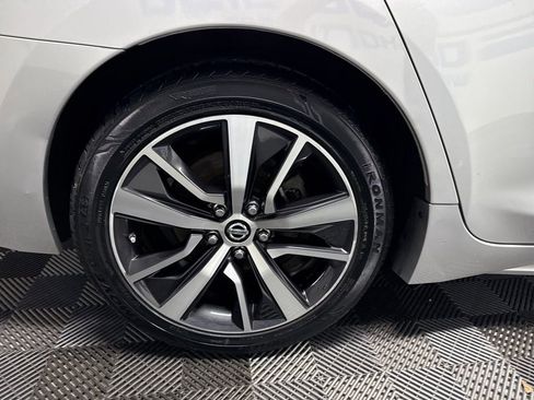 Used 2019 Nissan Maxima 3.5 SV w/ Floor Mat Group image 5