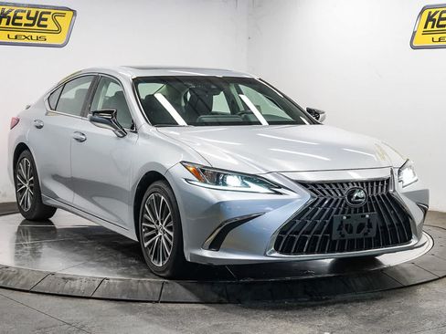 Used 2025 Lexus ES 300h w/ Premium Package FWD image 5