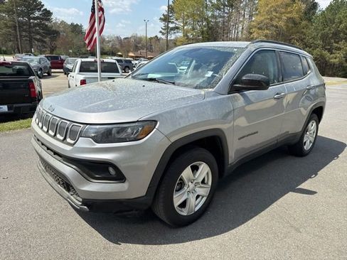 Used 2022 Jeep Compass Latitude w/ Sun and Sound Group image 3