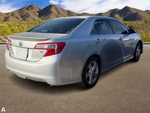Used 2013 Toyota Camry SE image 4