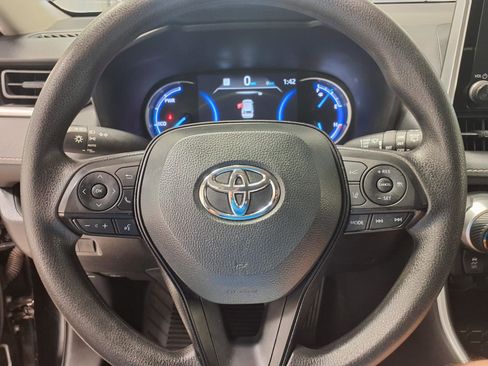 Used 2025 Toyota RAV4 XLE image 21