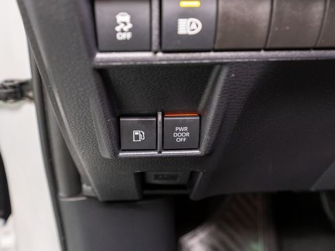 Used 2026 Toyota Sienna XLE FWD image 30