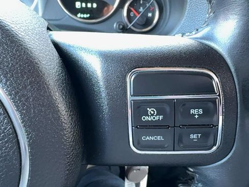 Used 2014 Jeep Wrangler Unlimited Sahara image 15