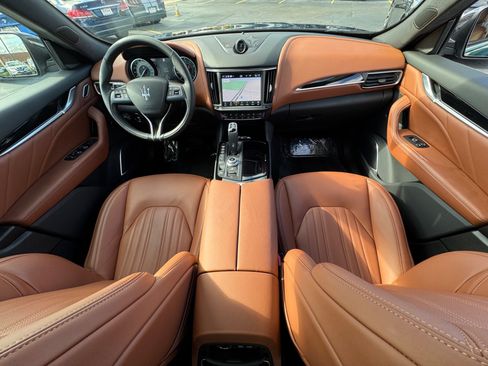 Used 2022 Maserati Levante GT image 18