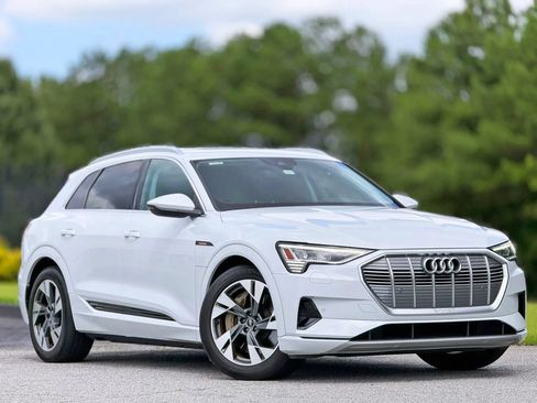 Used 2022 Audi e-tron Premium AWD/4WD image 5