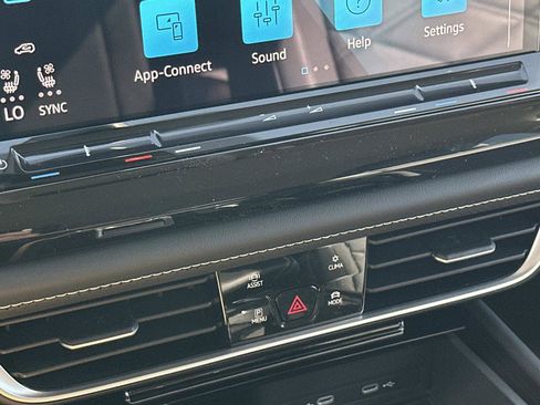 New 2026 Volkswagen Atlas SE image 29