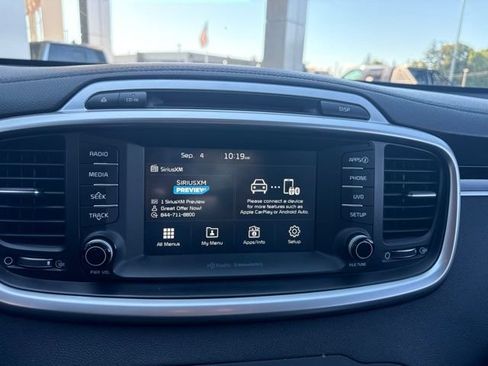 Used 2017 Kia Sorento AWD w/ LX Convenience Package image 18