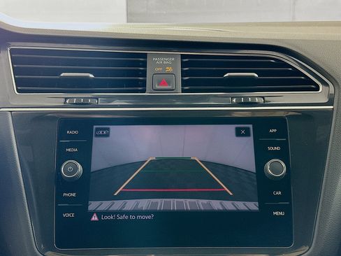 Used 2022 Volkswagen Tiguan SE image 22