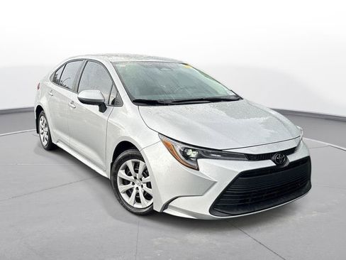 Used 2026 Toyota Corolla LE FWD image 4