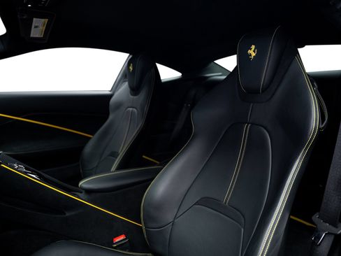 Used 2022 Ferrari Roma RWD image 33