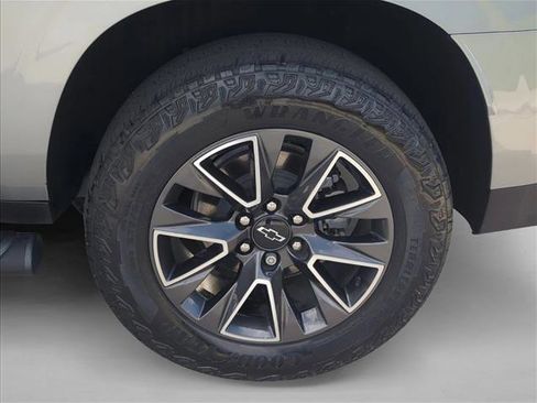 Used 2023 Chevrolet Suburban Z71 w/ Luxury Package AWD/4WD image 25