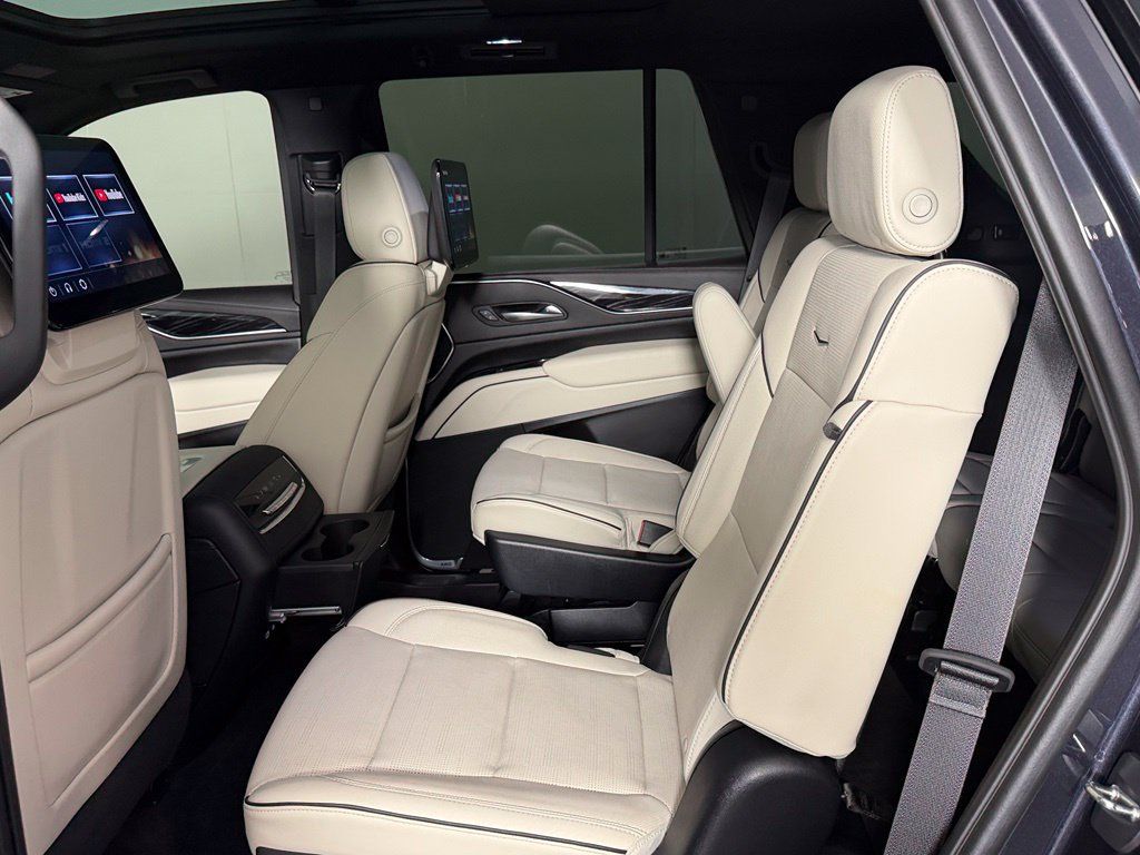 Used 2023 Cadillac Escalade Sport w/ LPO, ONYX Package RWD image 17
