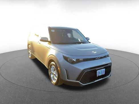 Used 2025 Kia Soul LX w/ LX Technology Package image 3