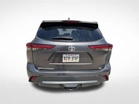Used 2020 Toyota Highlander LE FWD image 5