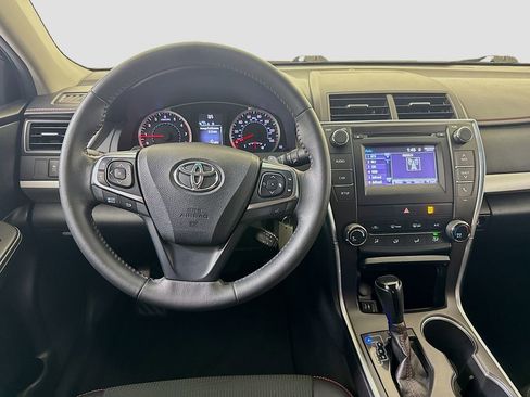 Used 2016 Toyota Camry SE image 16