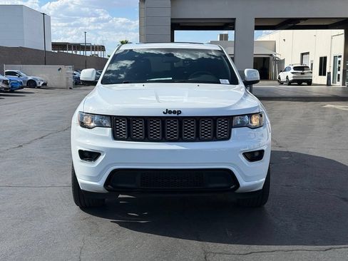 Used 2020 Jeep Grand Cherokee Altitude RWD image 9