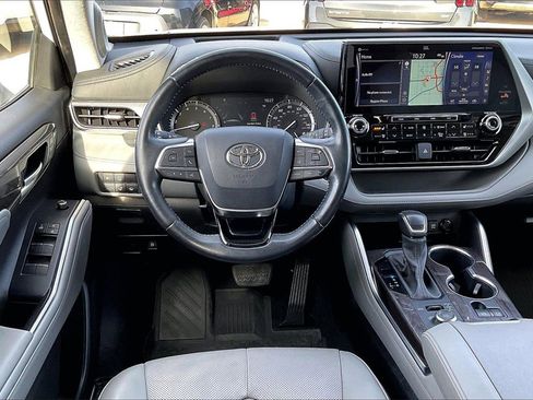 Used 2021 Toyota Highlander Platinum image 5