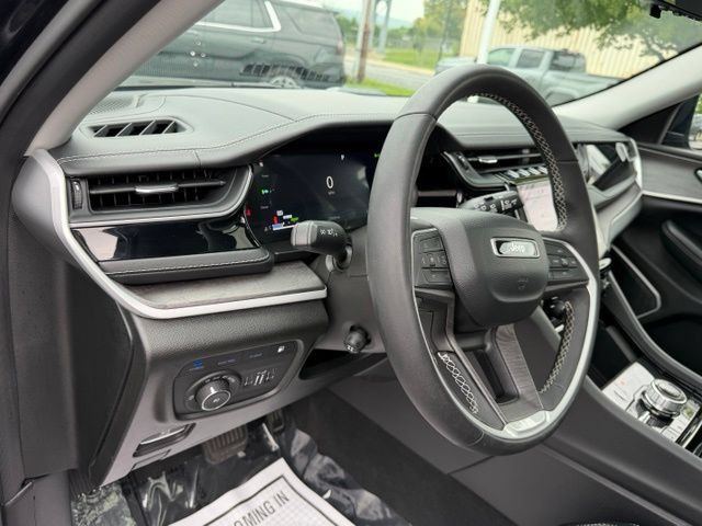 Used 2022 Jeep Grand Cherokee Limited 4xe w/ Luxury Tech Group II AWD/4WD image 35