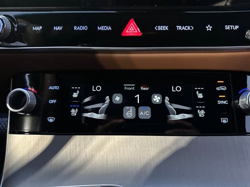 New 2026 Genesis GV70 2.5T Advanced image 18