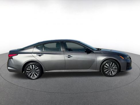 Used 2024 Nissan Altima 2.5 SV image 16
