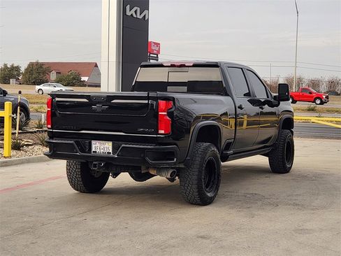 Used 2024 Chevrolet Silverado 2500 ZR2 w/ Technology Package image 4