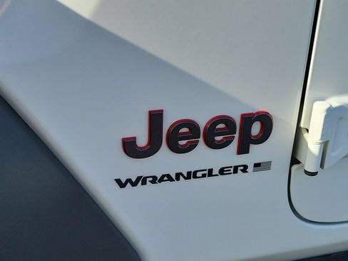 Used 2024 Jeep Wrangler Unlimited Rubicon AWD/4WD image 8