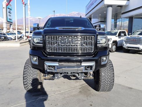 Used 2018 GMC Sierra 2500 Denali w/ Duramax Plus Package image 9