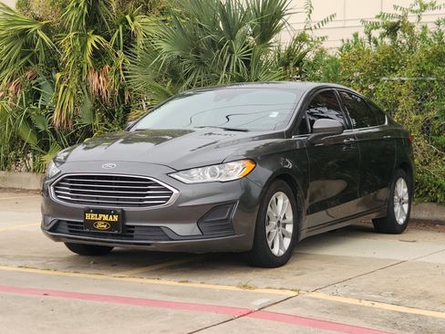 Used 2020 Ford Fusion SE FWD image 2
