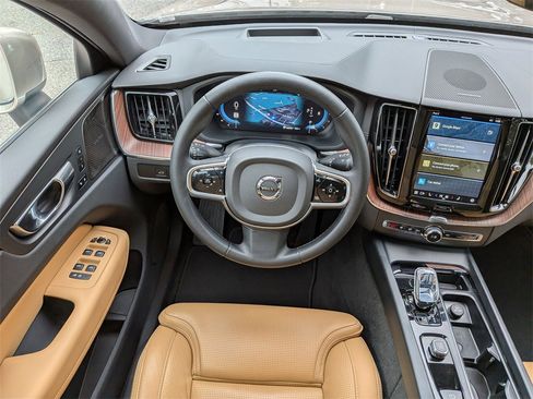 Certified 2023 Volvo XC60 B5 Ultimate image 17