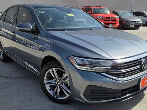 Used 2023 Volkswagen Jetta SE FWD image 1