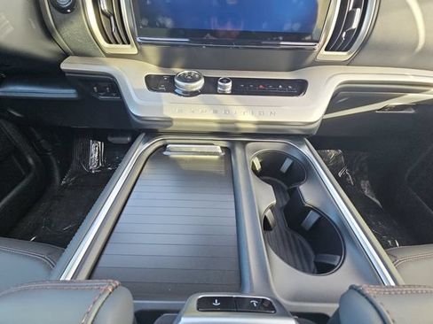 Used 2025 Ford Expedition Active AWD/4WD image 8