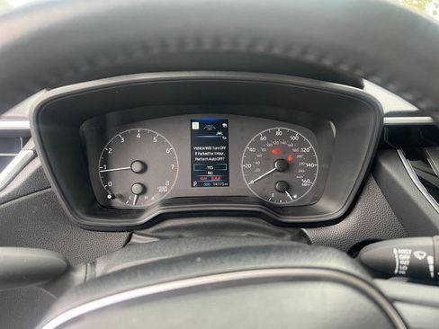 Used 2025 Toyota Corolla Cross LE image 40