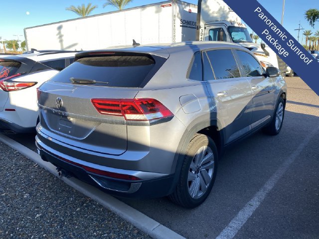 Used 2021 Volkswagen Atlas Cross Sport SE w/ Panoramic Sunroof Package FWD image 4