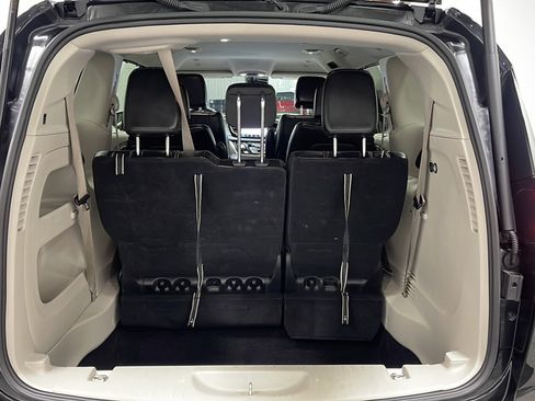Used 2024 Chrysler Pacifica Touring-L FWD image 17