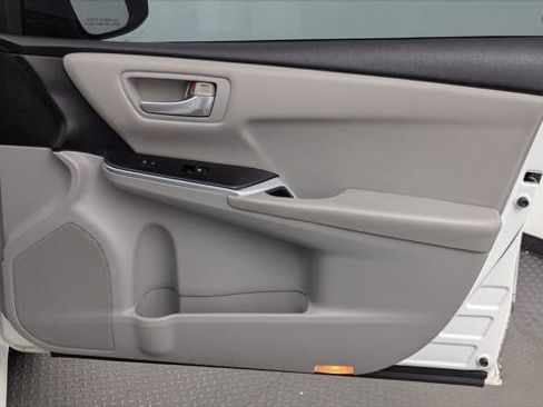 Used 2015 Toyota Camry LE image 22