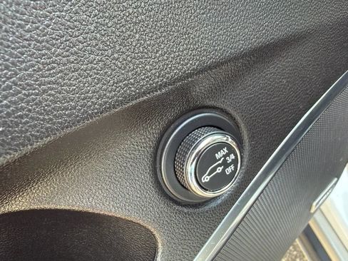 Used 2019 Buick Enclave Avenir FWD image 23