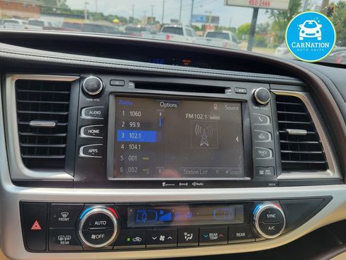 Used 2017 Toyota Highlander XLE w/ Carpet Mat Package AWD/4WD image 20