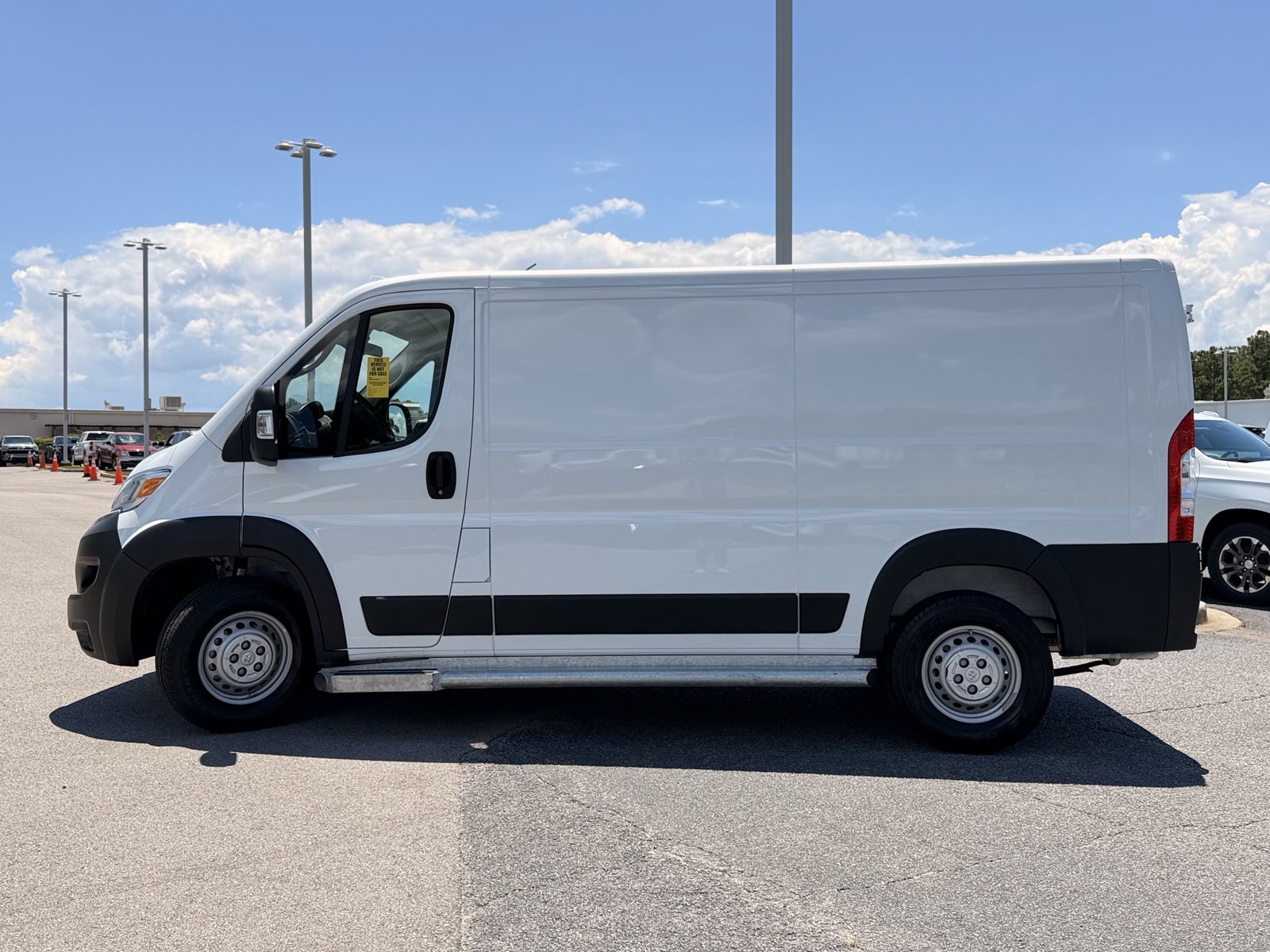 Used 2025 RAM ProMaster 2500 w/ U-Haul Equipment Group FWD image 9