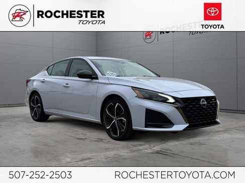 Used 2024 Nissan Altima 2.5 SR FWD image 1