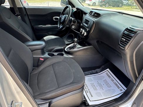 Used 2014 Kia Soul FWD image 11