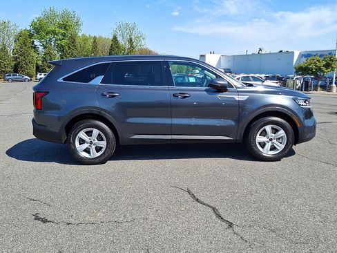 Used 2022 Kia Sorento LX AWD/4WD image 7