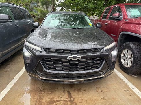 Used 2025 Chevrolet Trax ACTIV w/ Sunroof Package FWD image 2
