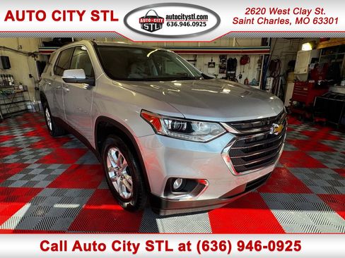 Used 2021 Chevrolet Traverse LT image 1